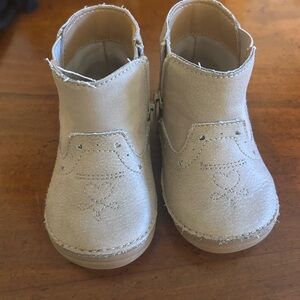 Stylish Stride Rite toddler boots in tan